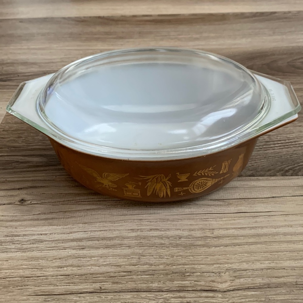 Vintage PYREX Early American 1 1/2 Qt Oval Casserole & 043 Lid Brown Gold Eagle